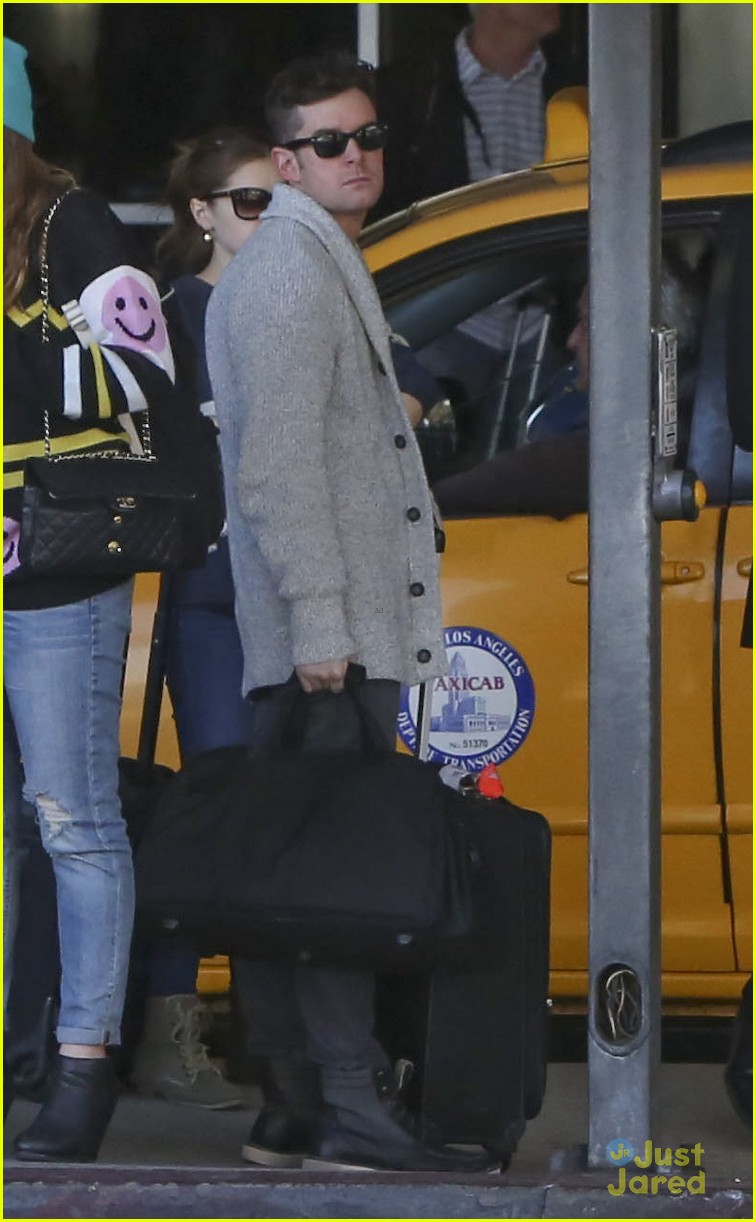 anna kendrick back in los angeles after dc trip 04