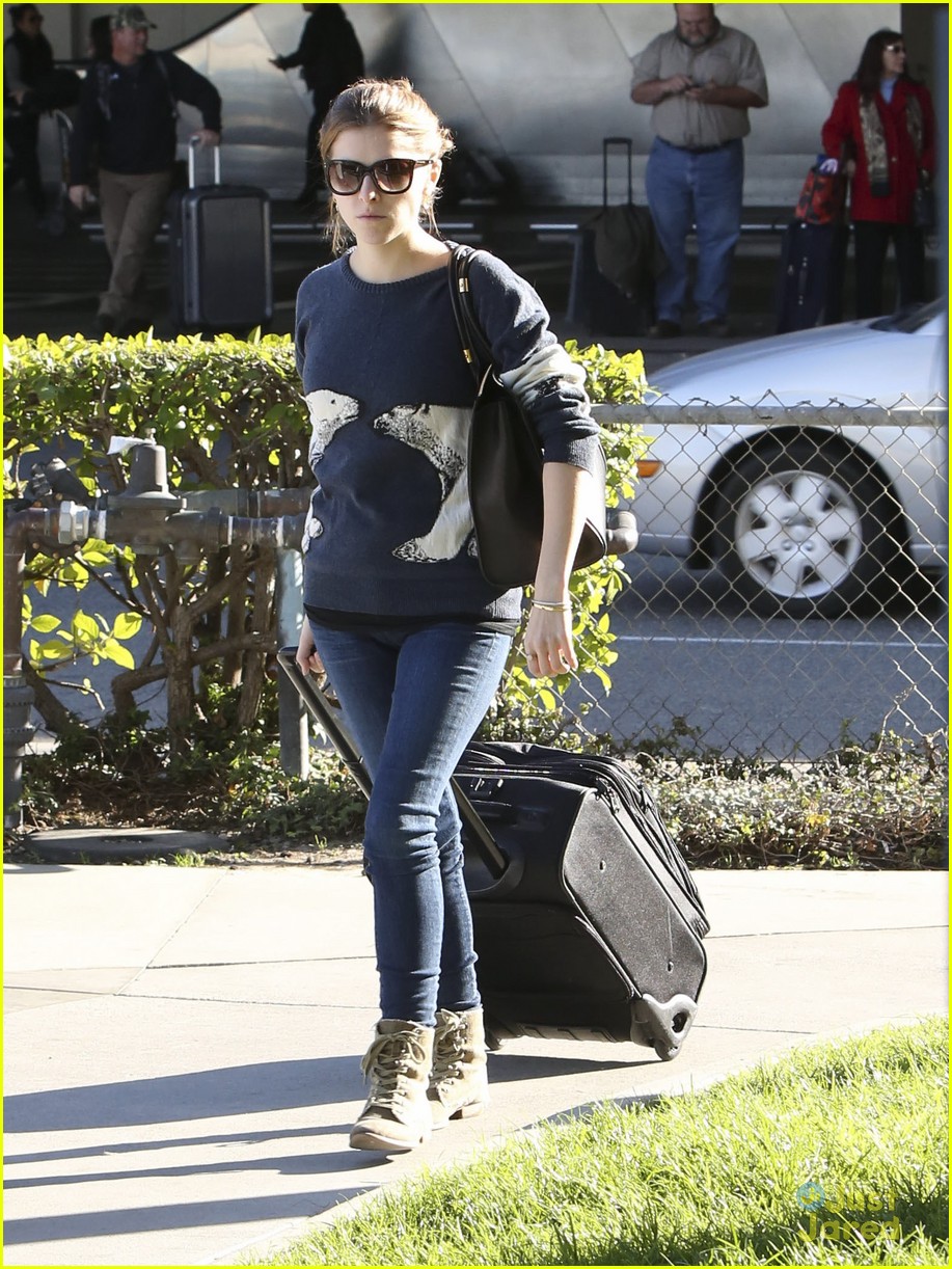 anna kendrick back in los angeles after dc trip 16
