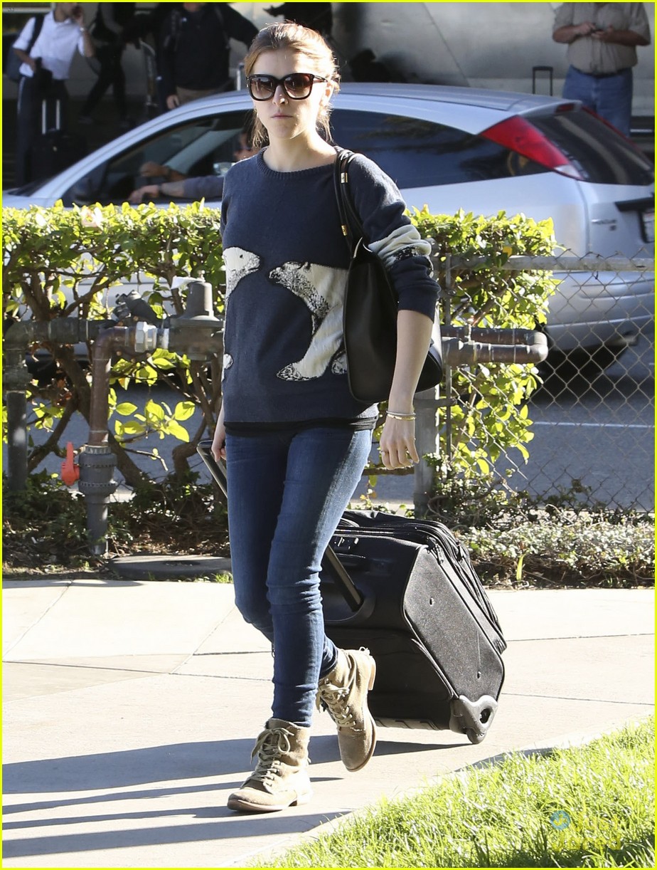 anna kendrick back in los angeles after dc trip 17