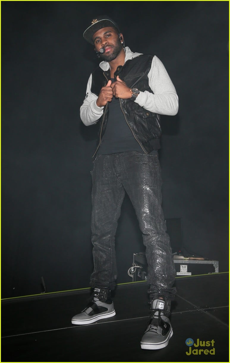 Ariana Grande & Jason Derulo KISS FM's Jingle Ball Dallas 2013 Photo