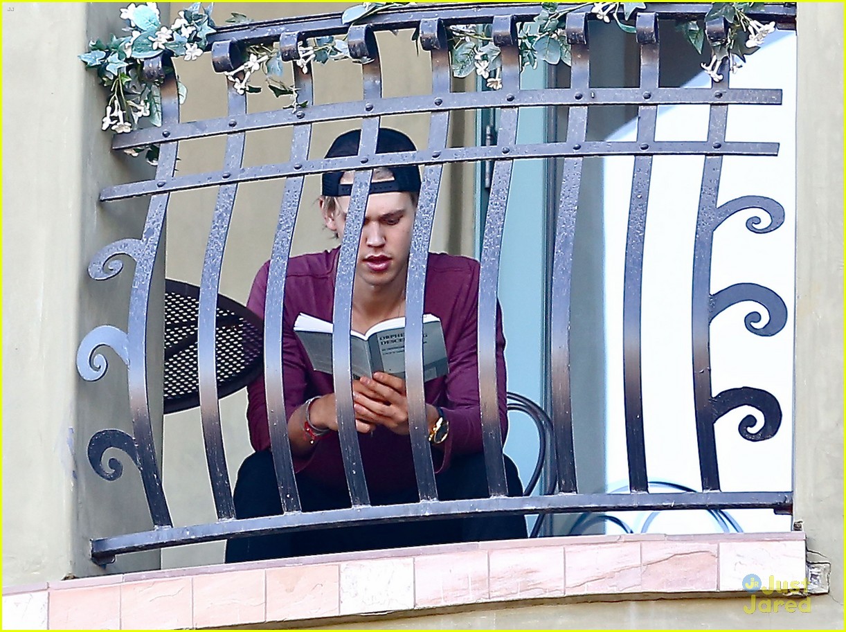 austin butler busy balcony reader 11