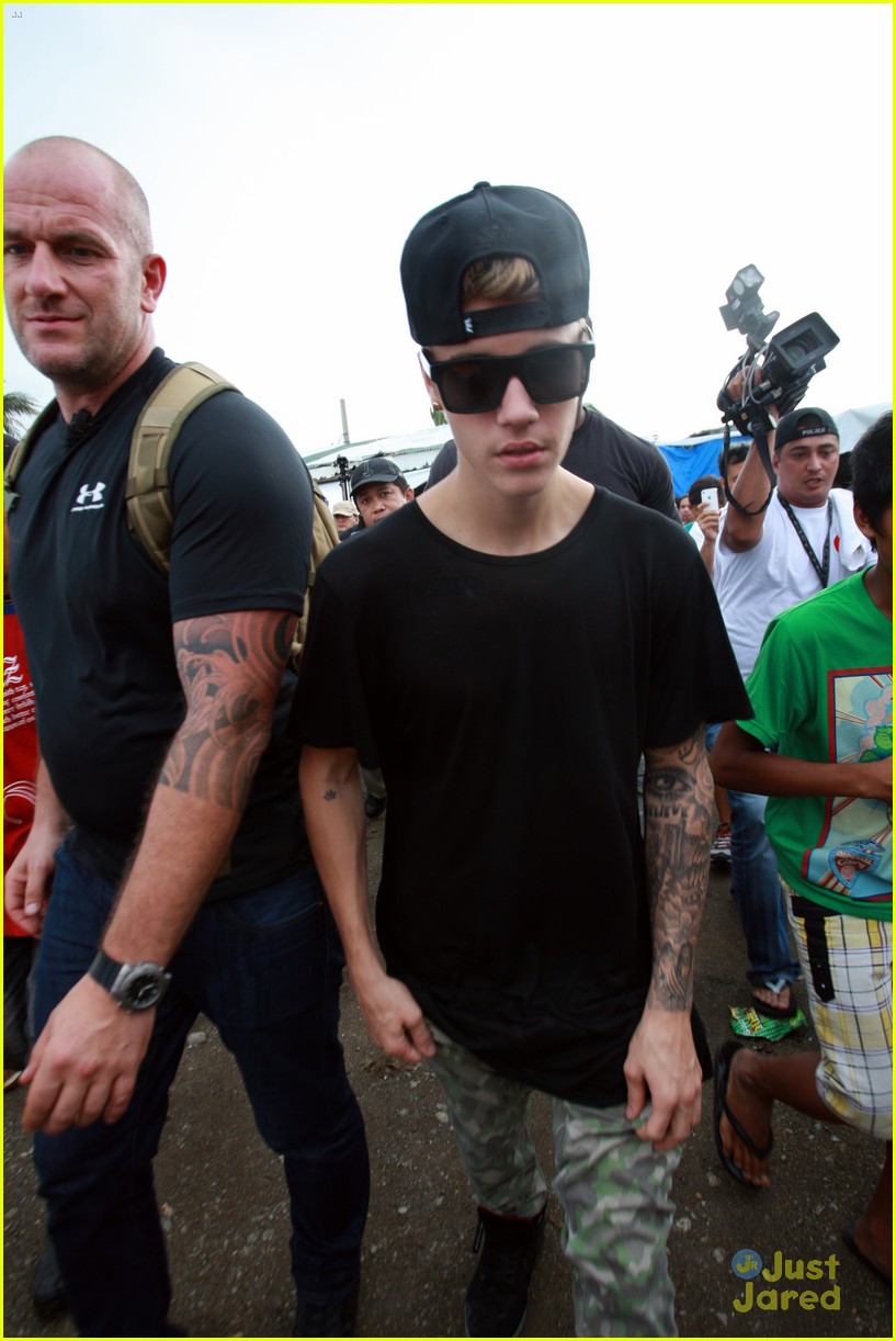 justin bieber visits typhoon victims philippines 01