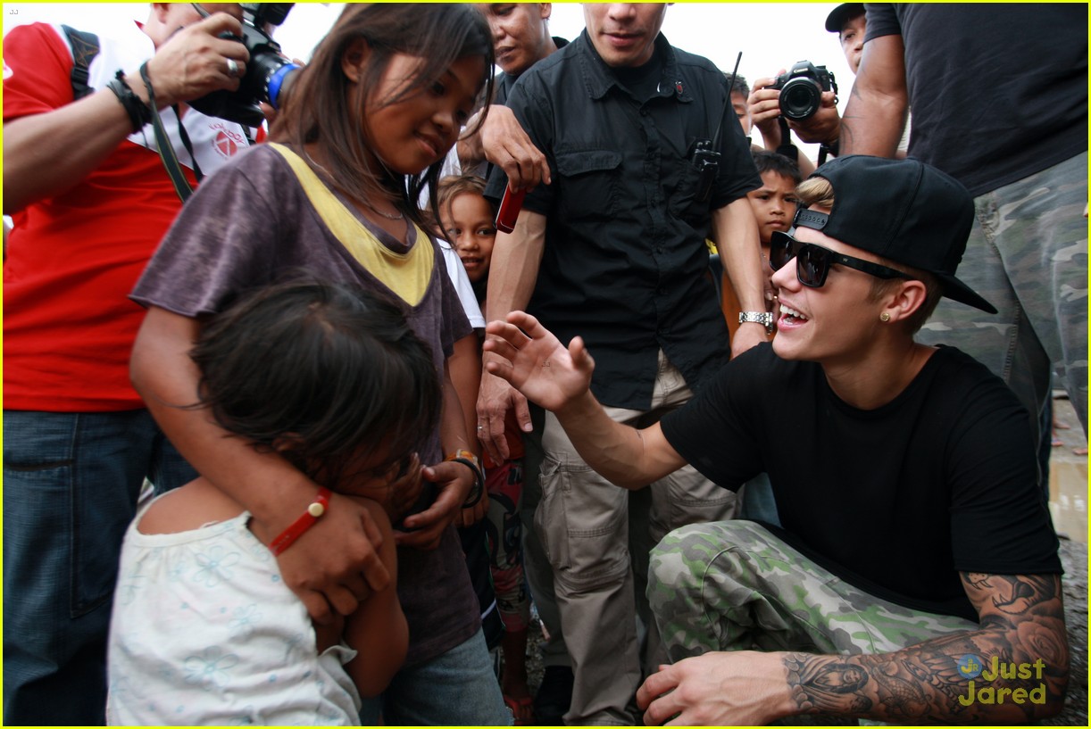 justin bieber visits typhoon victims philippines 07