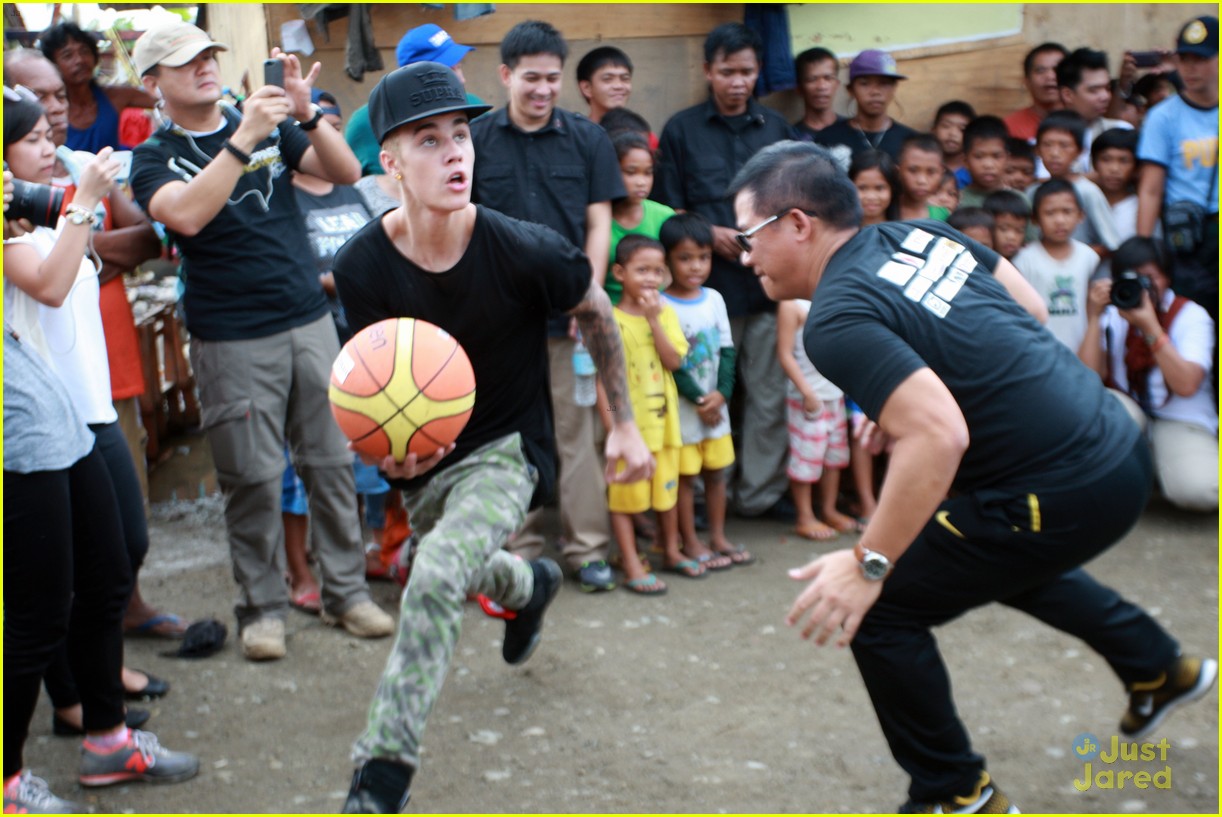justin bieber visits typhoon victims philippines 13