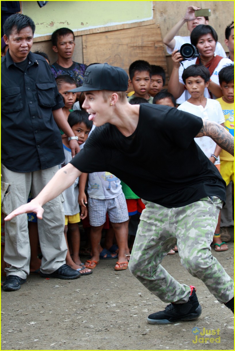 justin bieber visits typhoon victims philippines 15