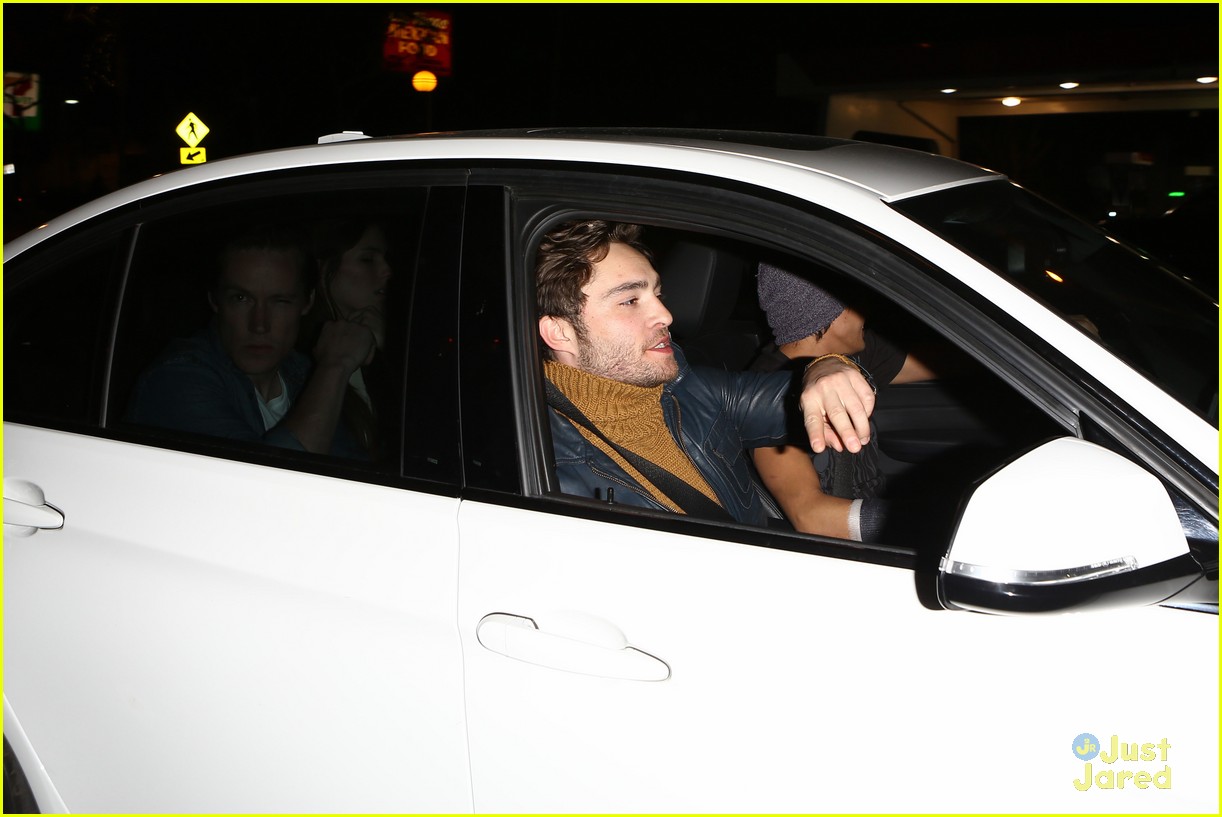 ed westwick drive by peace sign 02