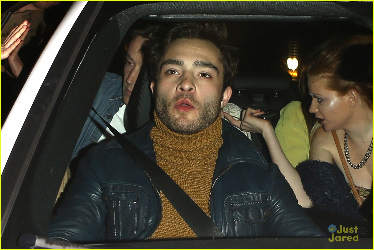 ed westwick drive by peace sign 05