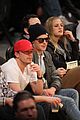 zac efron camera courtside lakers game 04