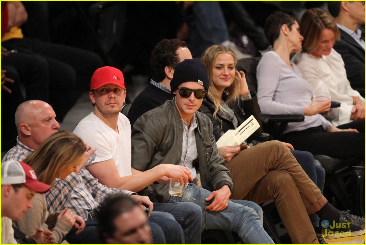 zac efron camera courtside lakers game 05