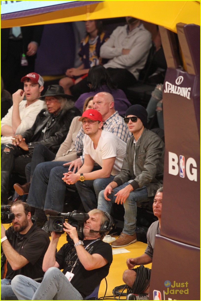 zac efron camera courtside lakers game 06