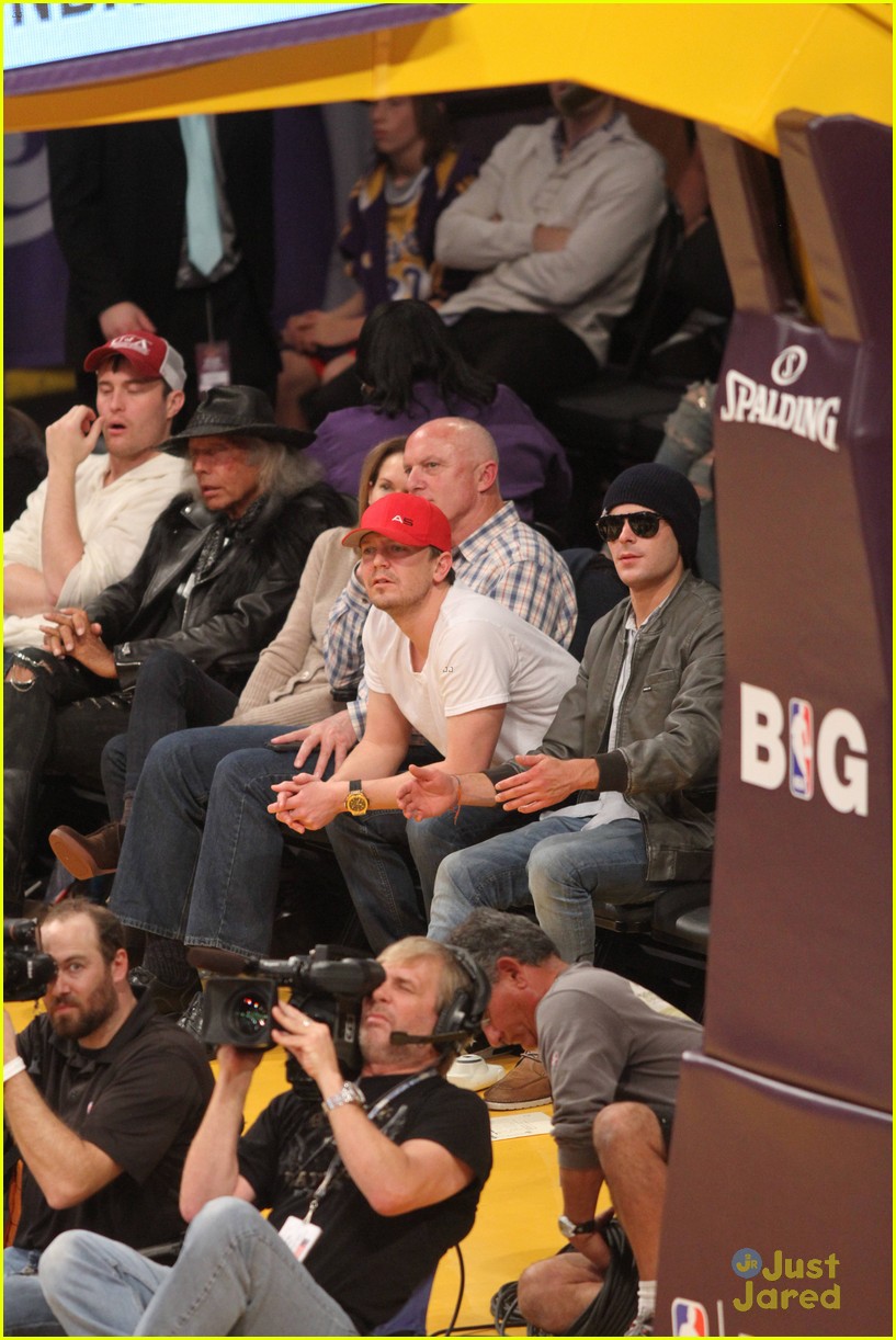 zac efron camera courtside lakers game 11