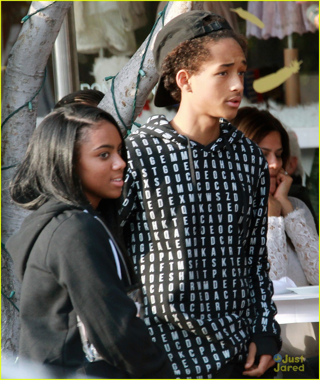 jaden smith lunches with gal pal shops at grove 02