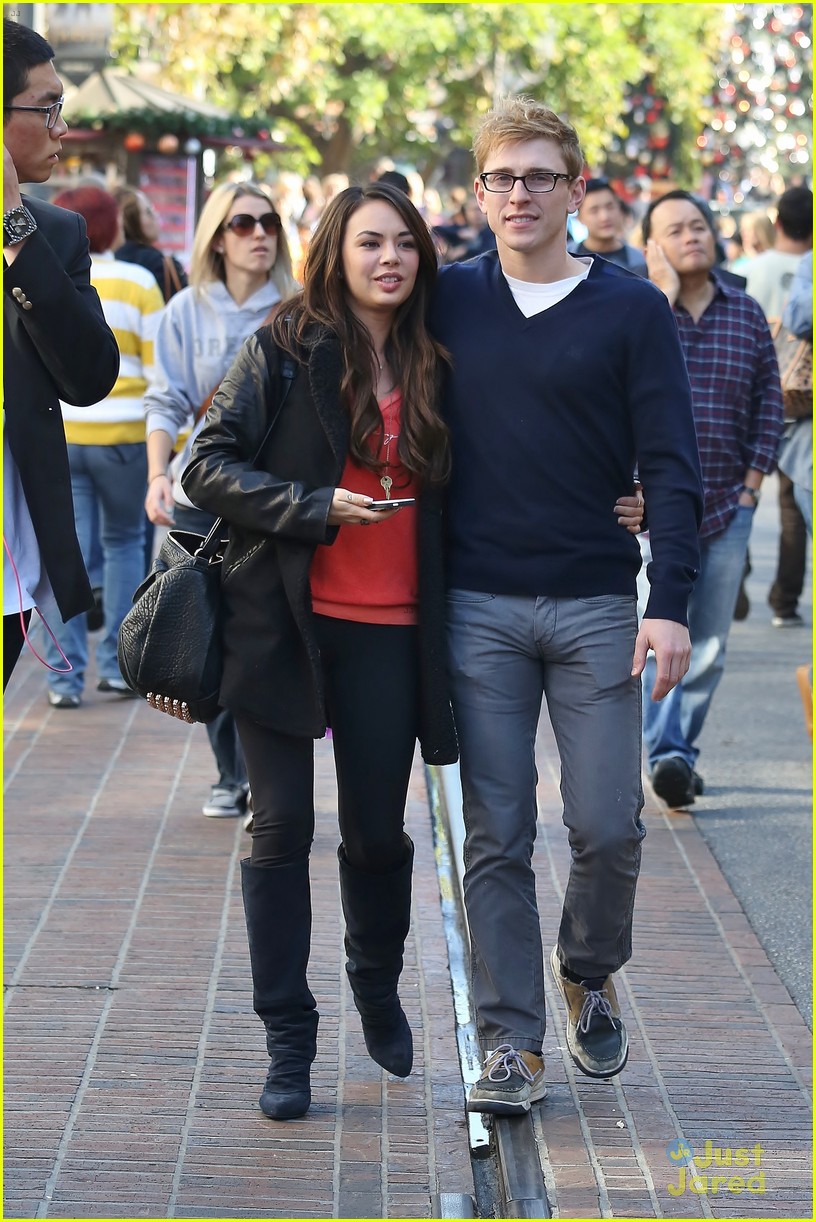 janel parrish payson lewis christmas shopping pair 02