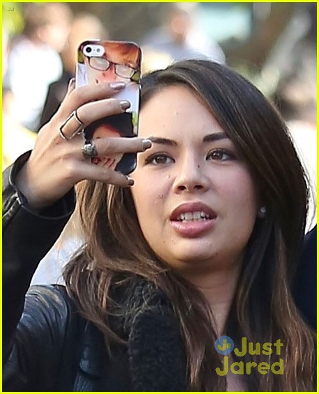 janel parrish payson lewis christmas shopping pair 05