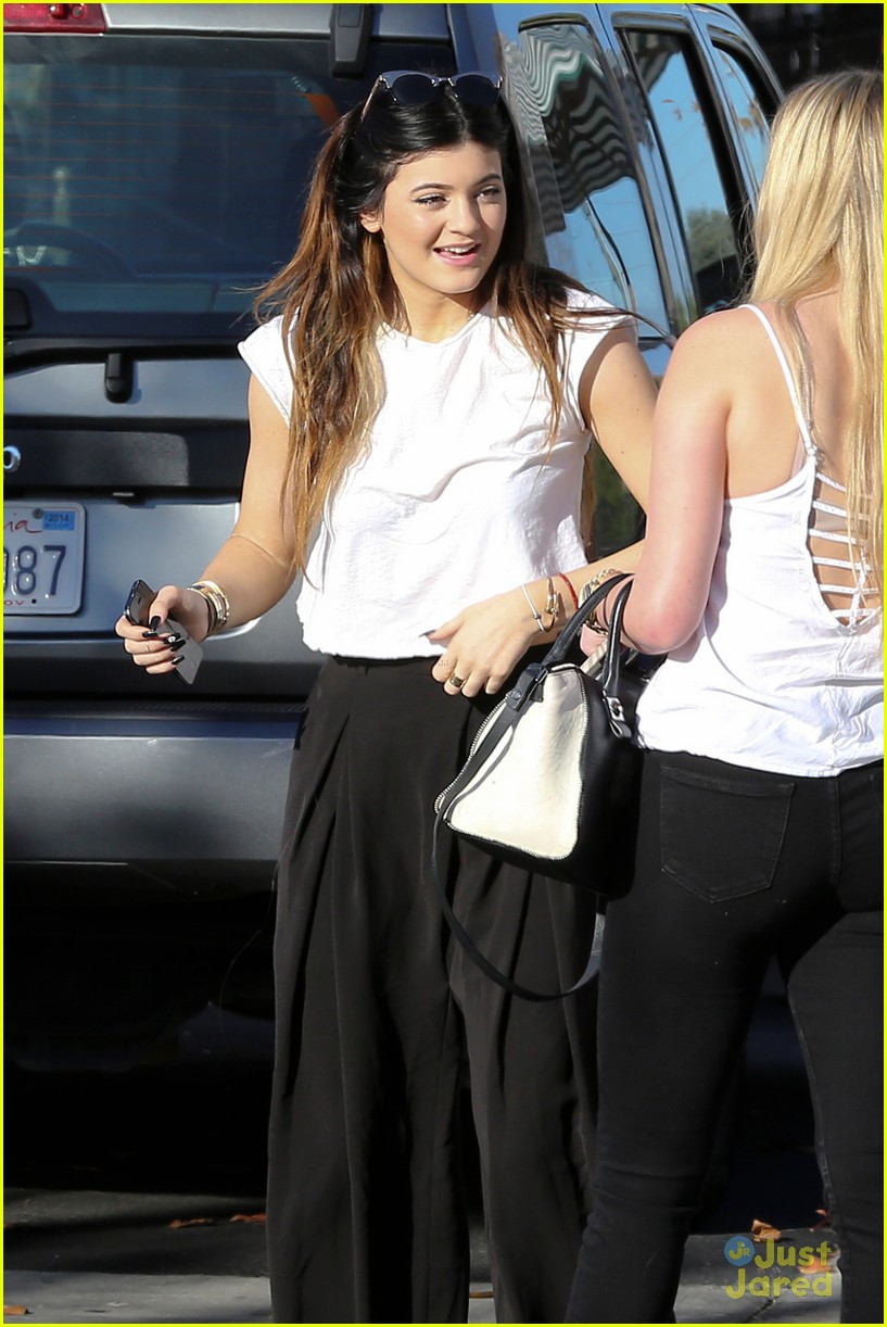 kendall kylie jenner grove pinkberry 06