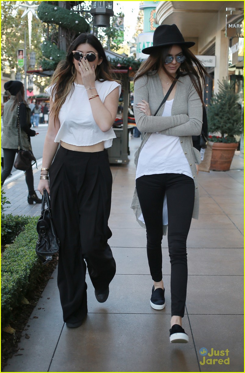 kendall kylie jenner grove pinkberry 07
