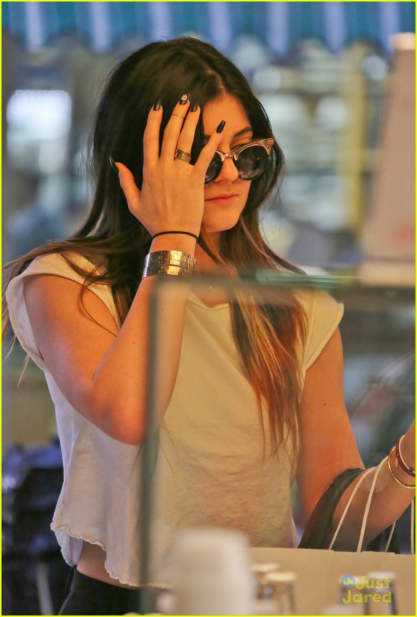 kendall kylie jenner grove pinkberry 09