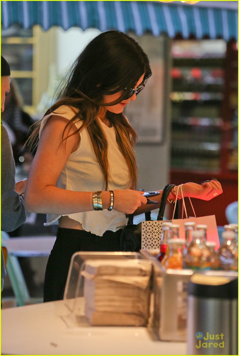 kendall kylie jenner grove pinkberry 12