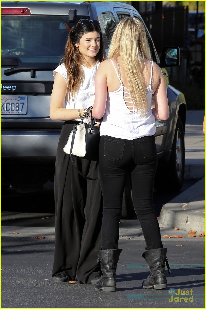 kendall kylie jenner grove pinkberry 17