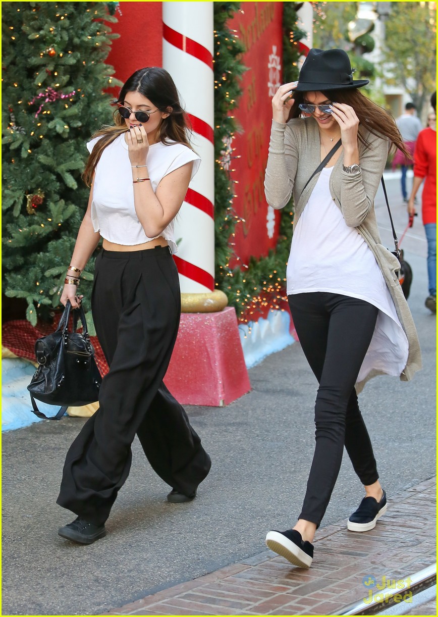 kendall kylie jenner grove pinkberry 18