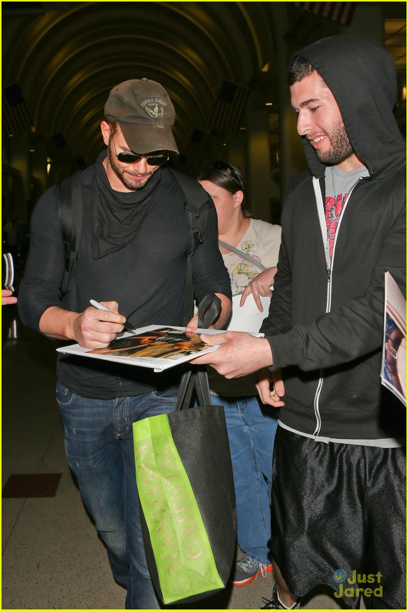 kellan lutz back in la after flying with miley cyrus 03