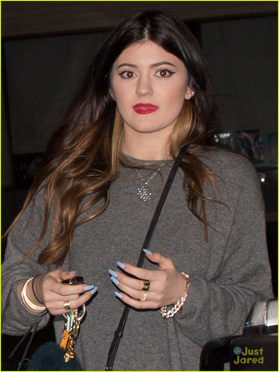 kylie jenner i want a new years kiss 02