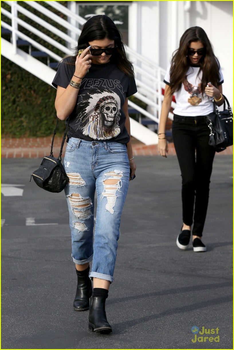 kylie jenner ripped jeans larchmont 08