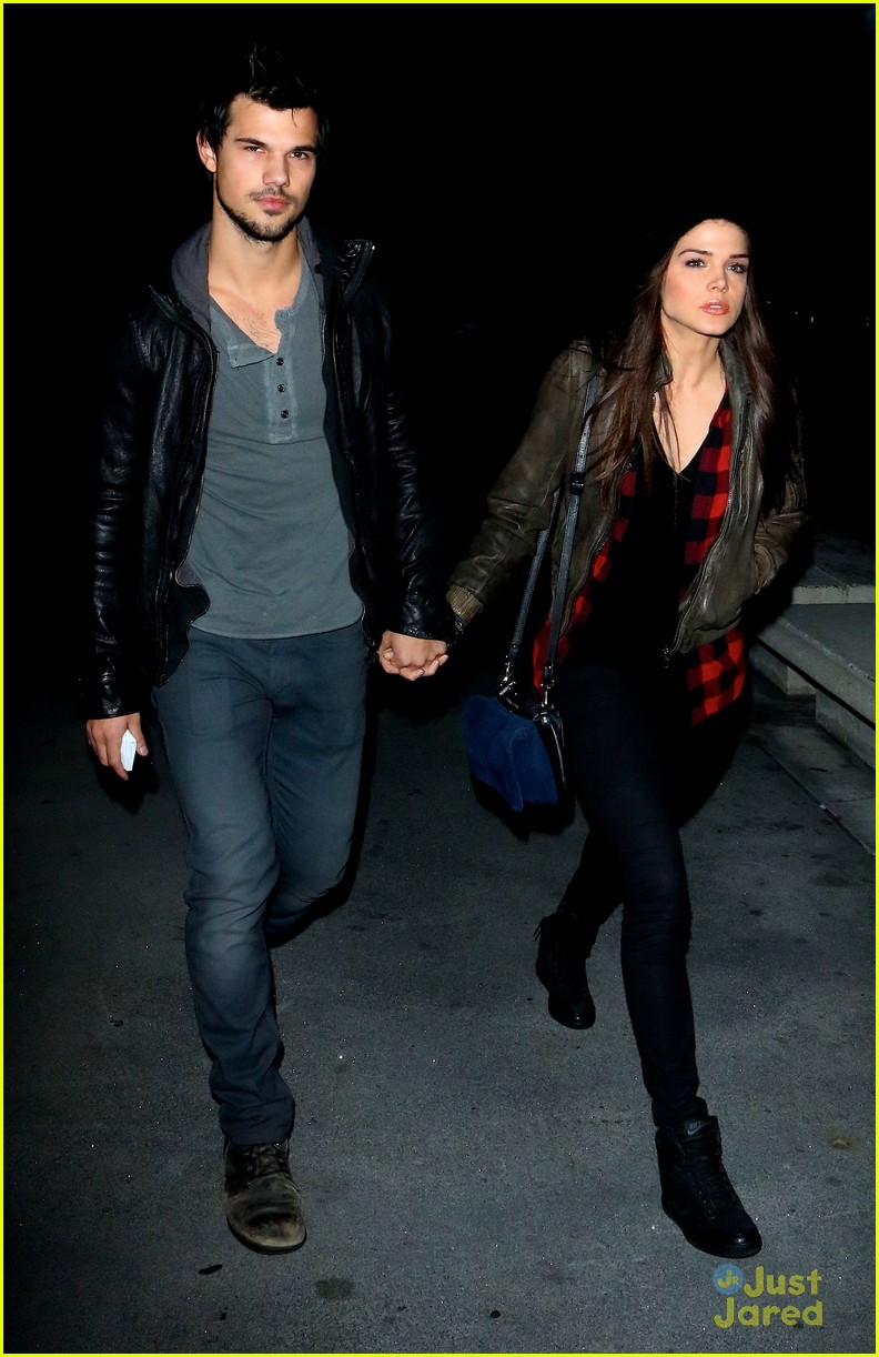 taylor lautner marie avgeropoulos jayz concert 07