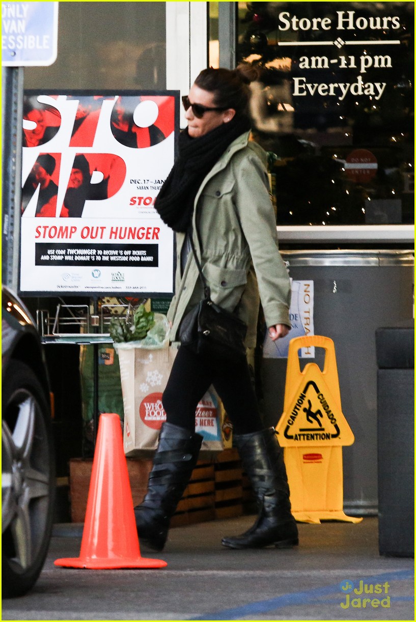 lea michele grocery store stop 03