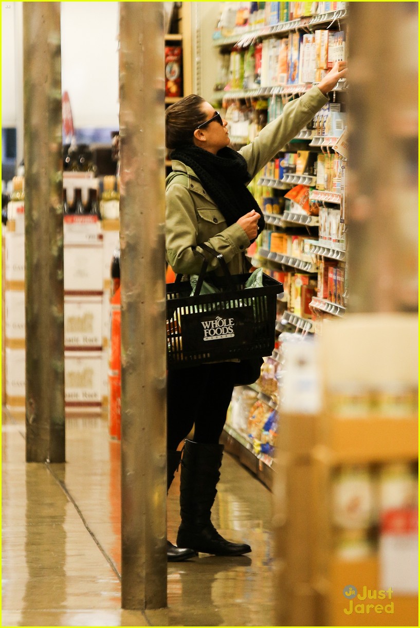 lea michele grocery store stop 07