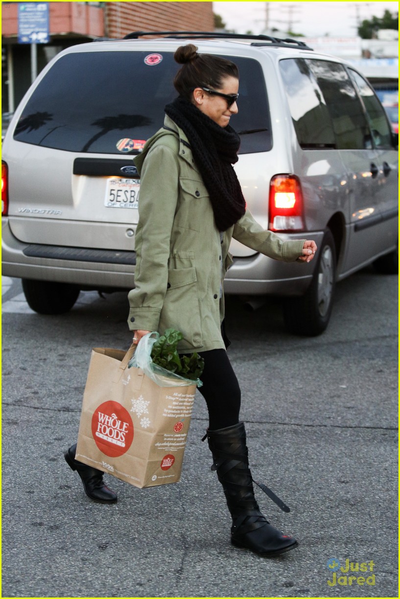 lea michele grocery store stop 10