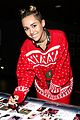 miley cyrus stolen sweater at tampa jingle ball 04