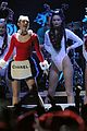 miley cyrus stolen sweater at tampa jingle ball 05