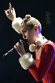 miley cyrus stolen sweater at tampa jingle ball 08