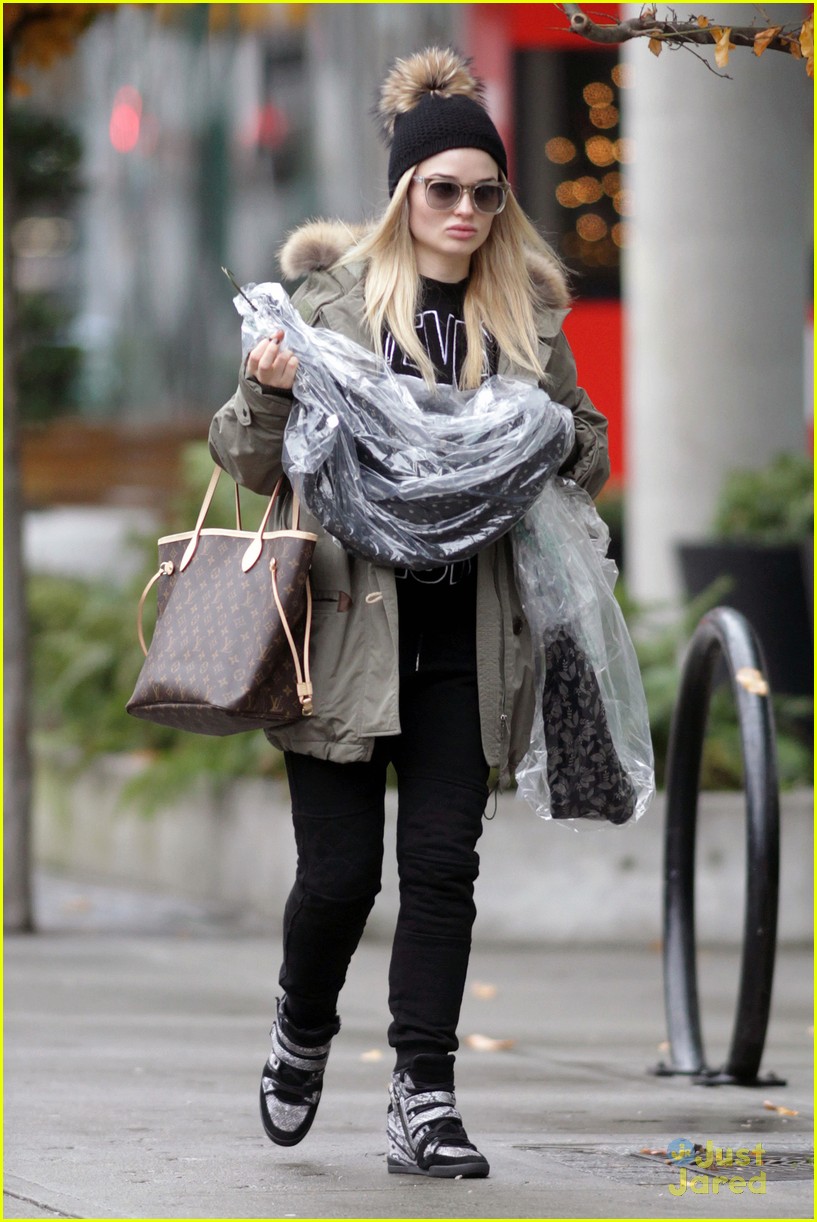 emma rigby dry cleaner drop off 01