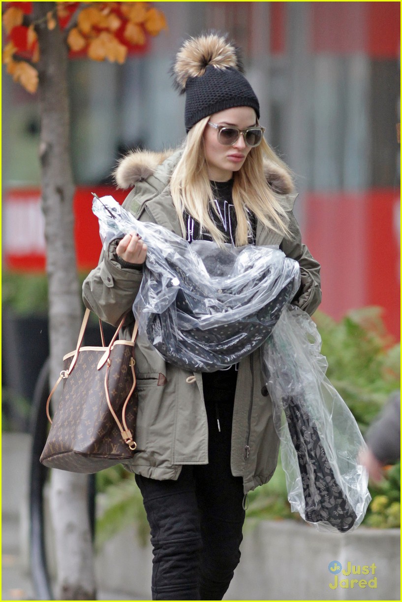 emma rigby dry cleaner drop off 03