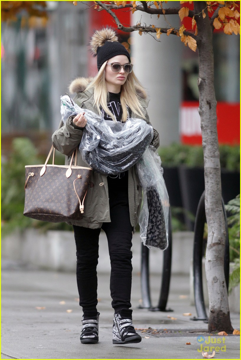 emma rigby dry cleaner drop off 06