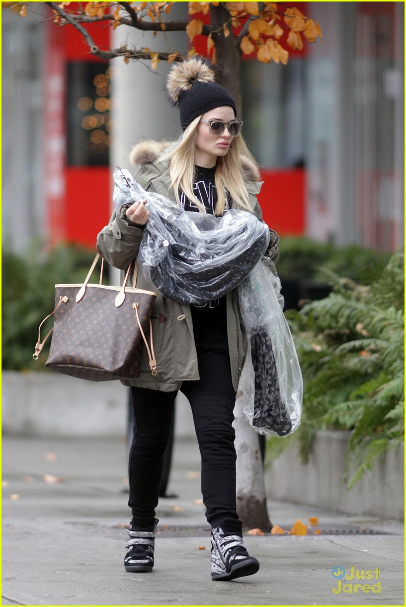 emma rigby dry cleaner drop off 09
