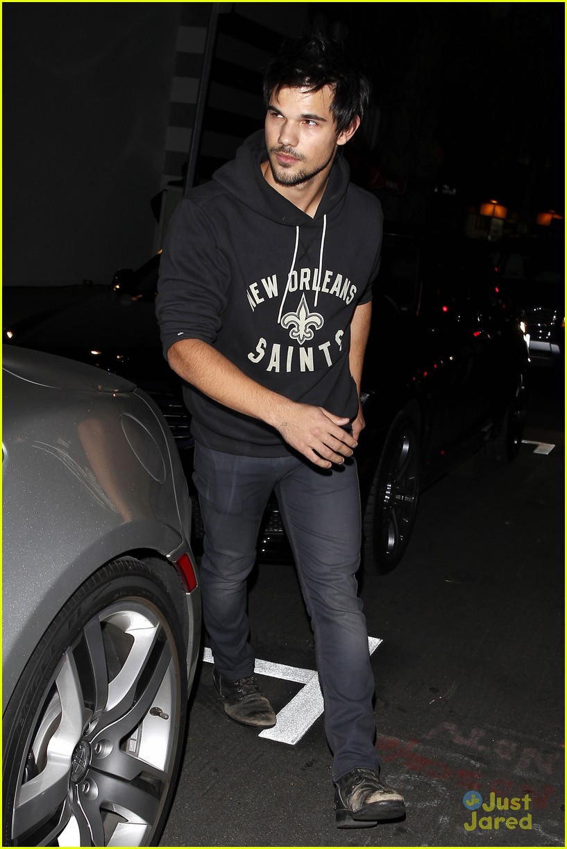 taylor lautner marie avgeropoulos hollywood dinner date 05