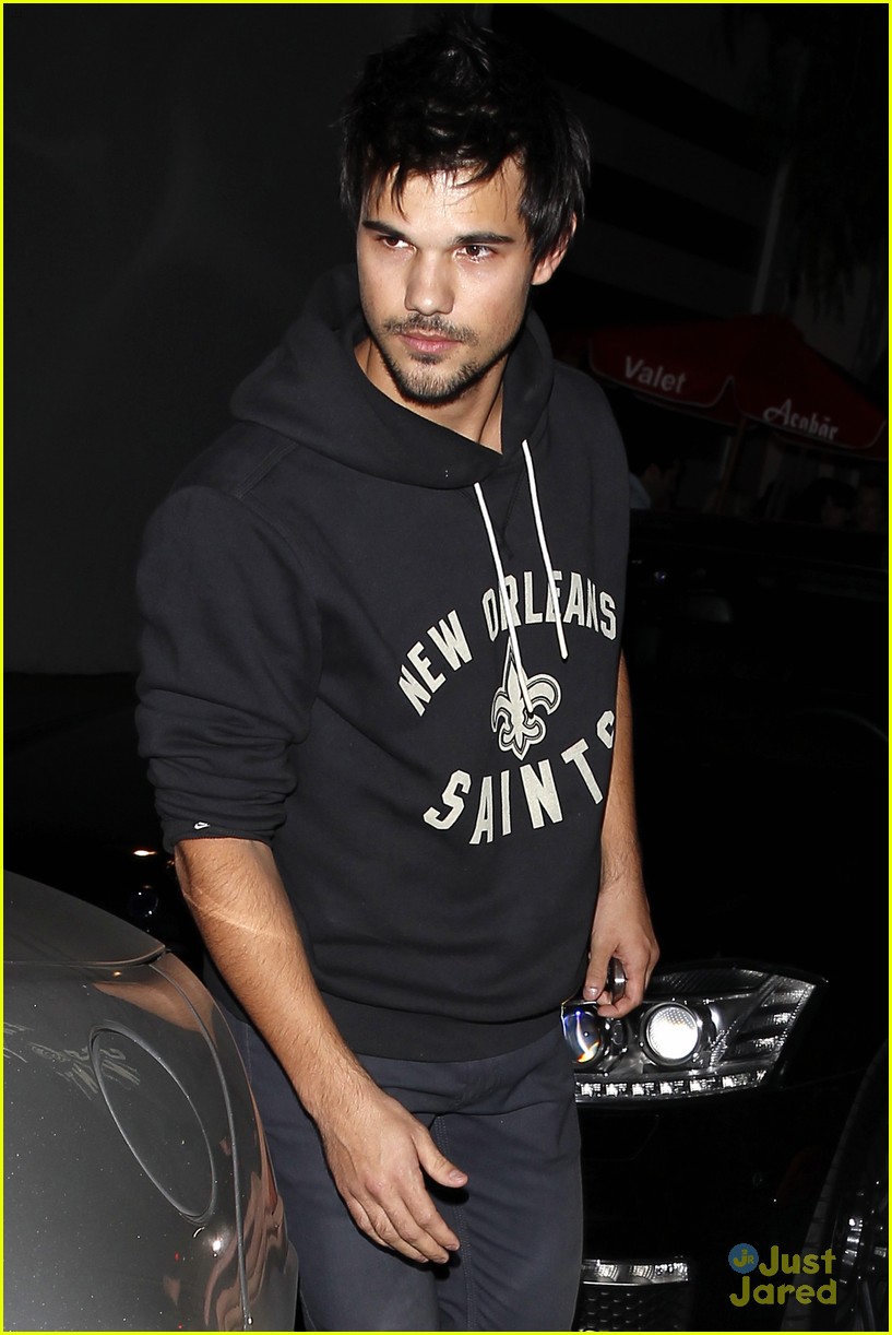 taylor lautner marie avgeropoulos hollywood dinner date 08