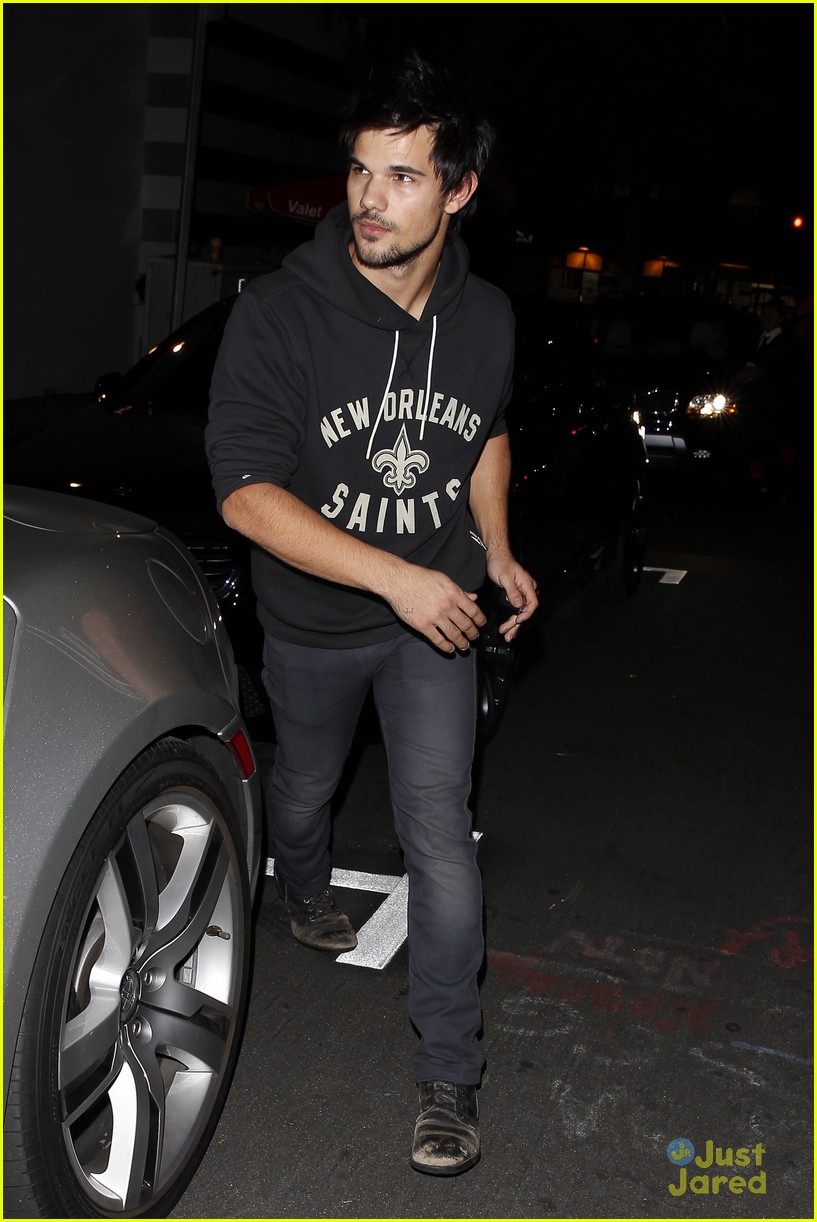 taylor lautner marie avgeropoulos hollywood dinner date 16