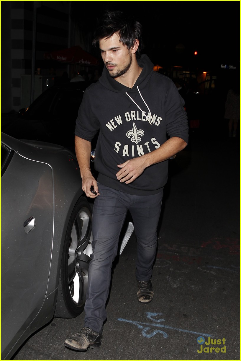 taylor lautner marie avgeropoulos hollywood dinner date 19