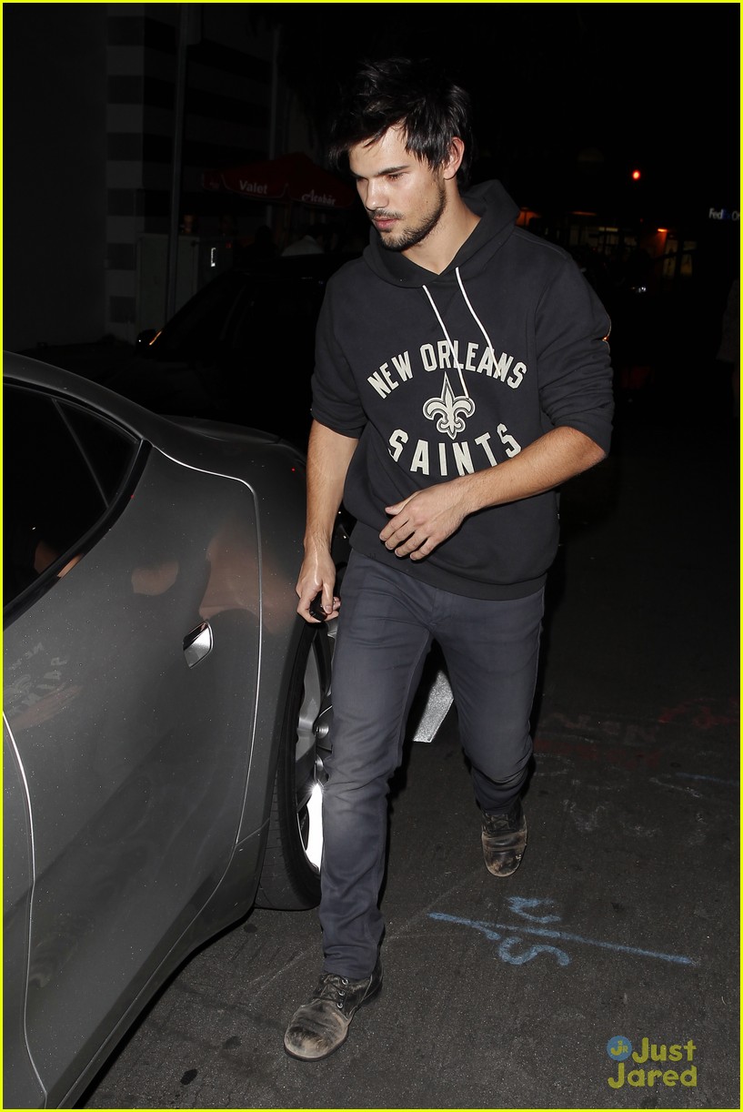 taylor lautner marie avgeropoulos hollywood dinner date 20