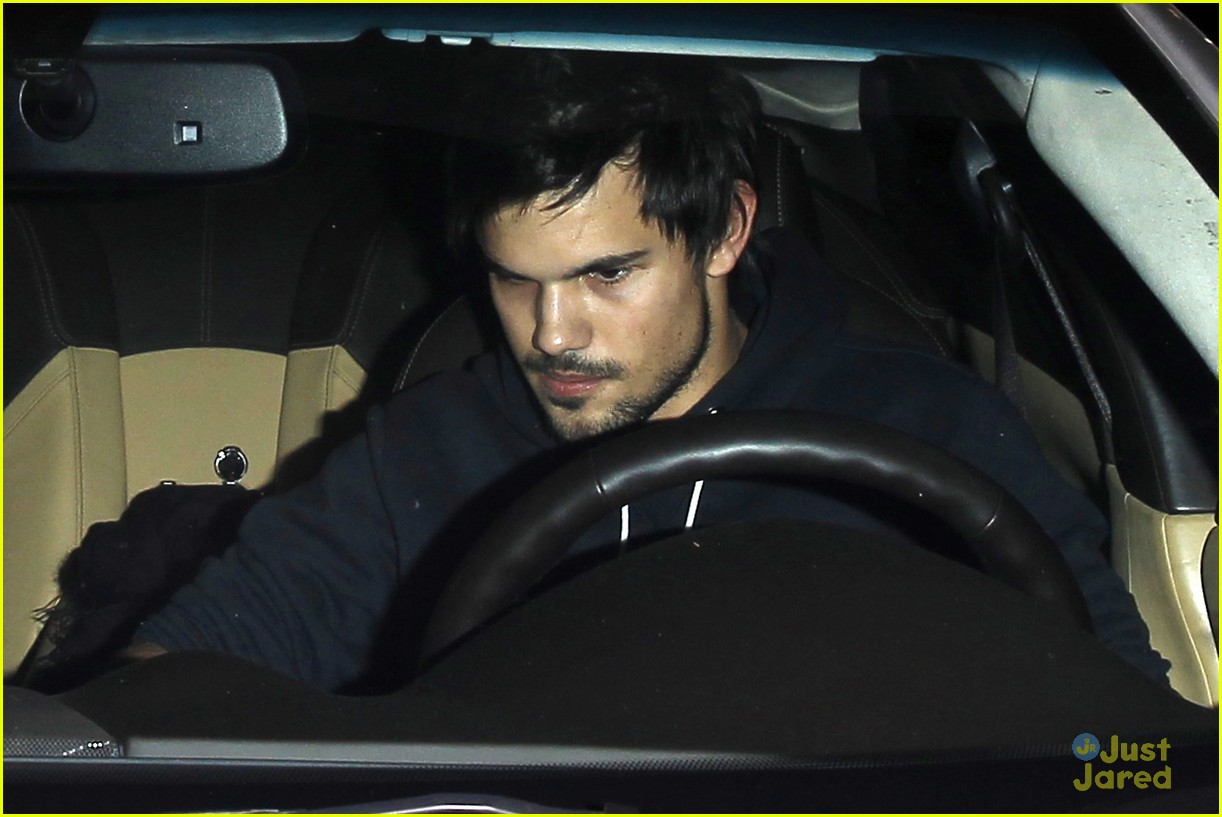 taylor lautner marie avgeropoulos hollywood dinner date 21