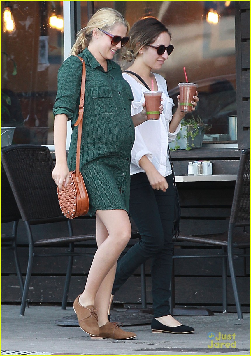 teresa palmer after christmas lunch 11