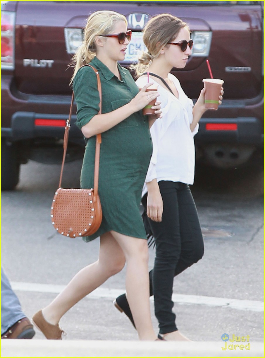 teresa palmer after christmas lunch 12