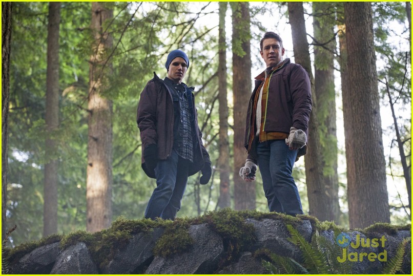 robbie amell goes camping on the tomorrow people 02