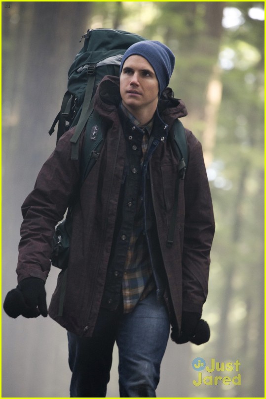 robbie amell goes camping on the tomorrow people 04