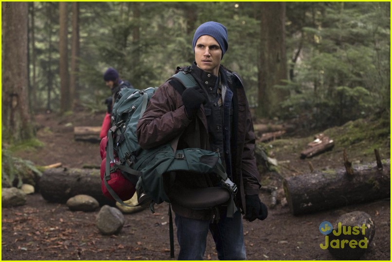 robbie amell goes camping on the tomorrow people 06