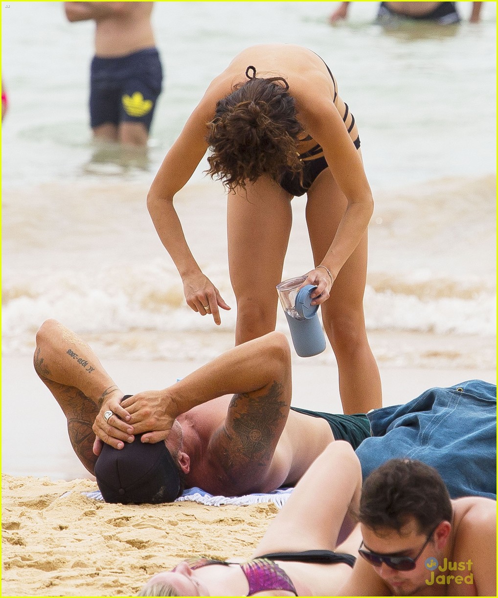annalynne mccord bikini beach babe with shirtless dominic purcell 11